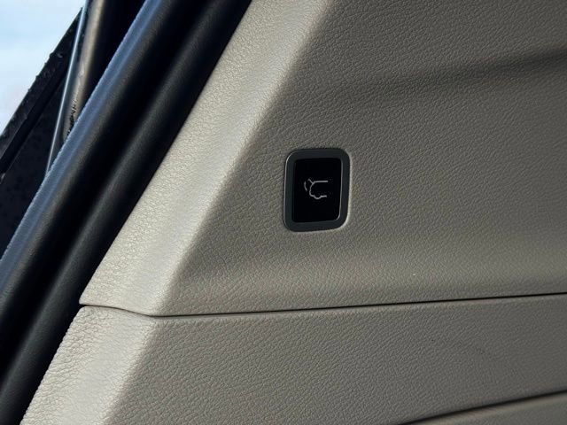 Used 2023 Chrysler Pacifica Limited image 12