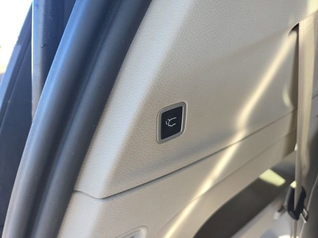 Used 2020 Chrysler Pacifica Touring w/ Cold Weather Group image 7