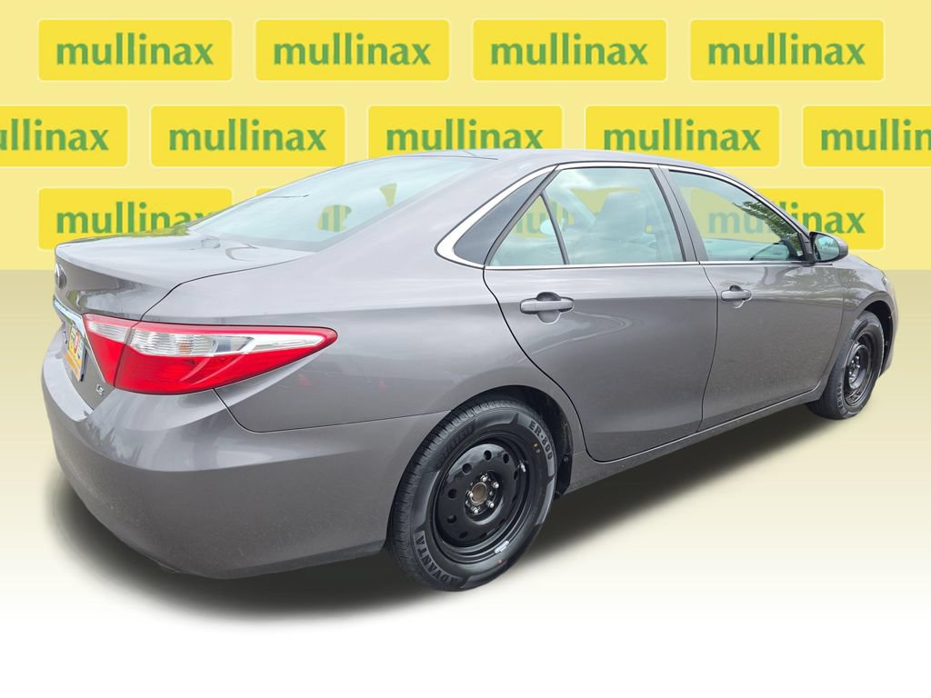 Used 2016 Toyota Camry LE FWD image 3