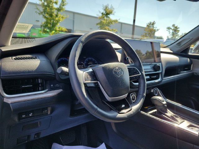 Used 2024 Toyota Grand Highlander AWD image 21