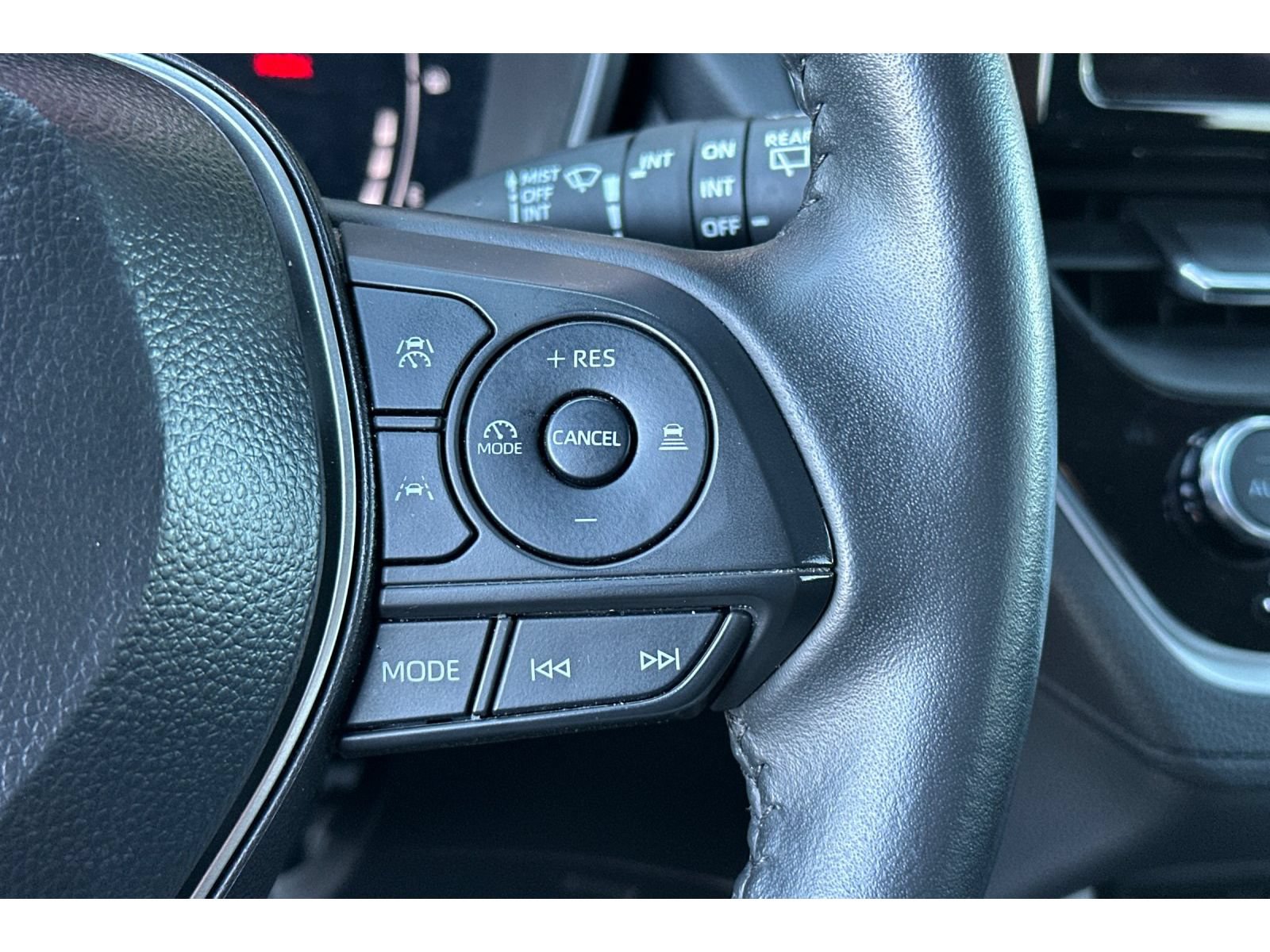 Used 2025 Toyota Corolla Cross XLE AWD/4WD image 28