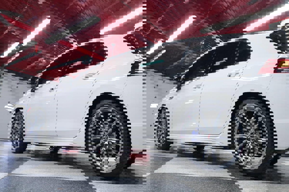 Used 2024 Volkswagen Golf R image 39