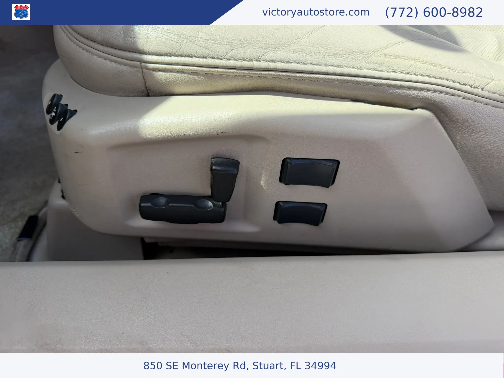 Used 2004 Cadillac XLR RWD image 11