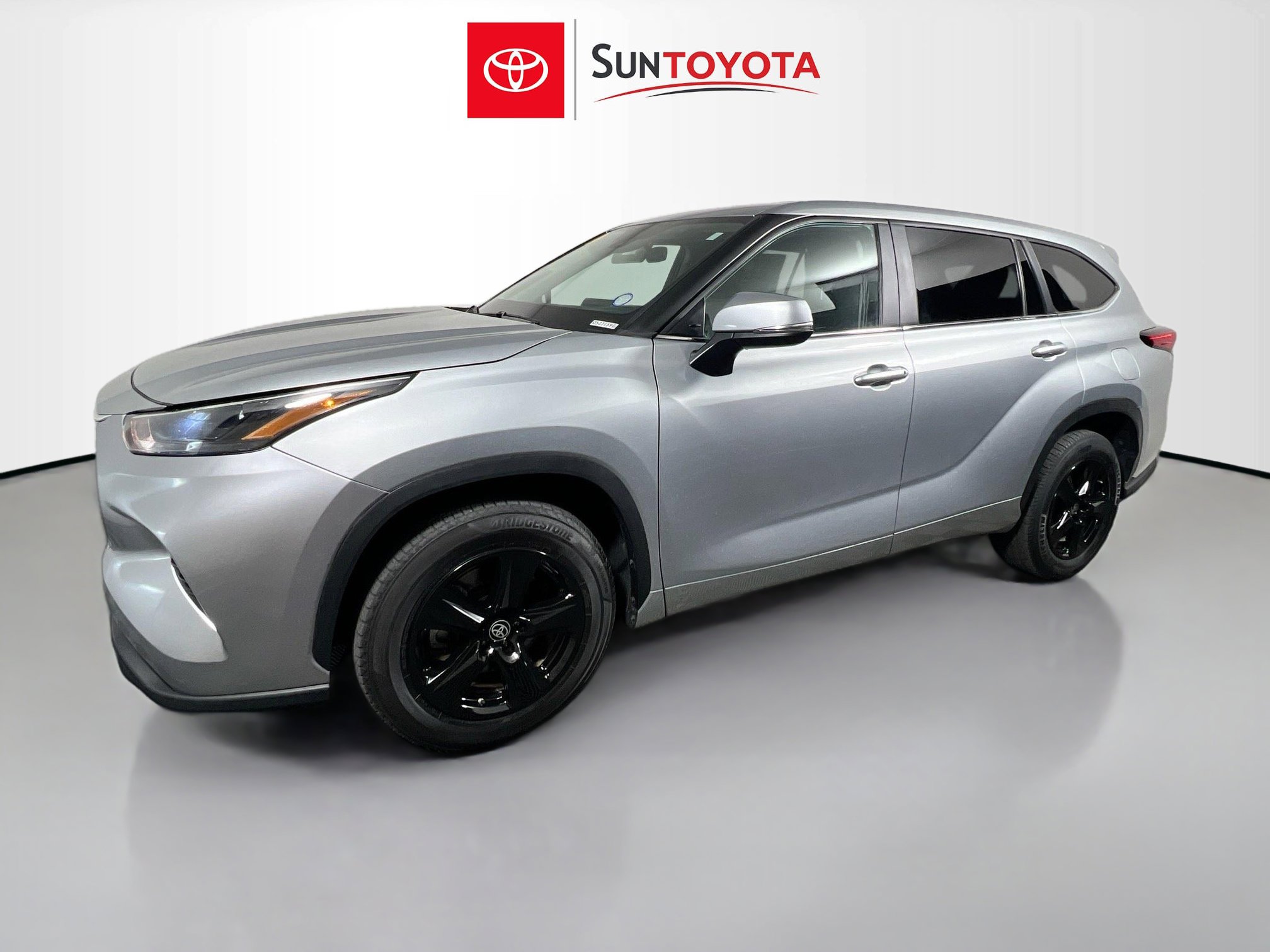 Used 2023 Toyota Highlander LE FWD image 9