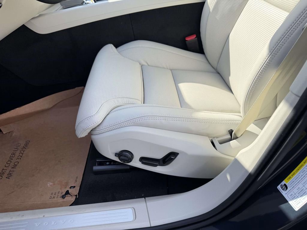 New 2026 Volvo XC60 B5 Ultra w/ Protection Package Premier image 16