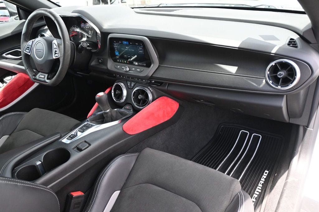 Used 2020 Chevrolet Camaro SS RWD image 12