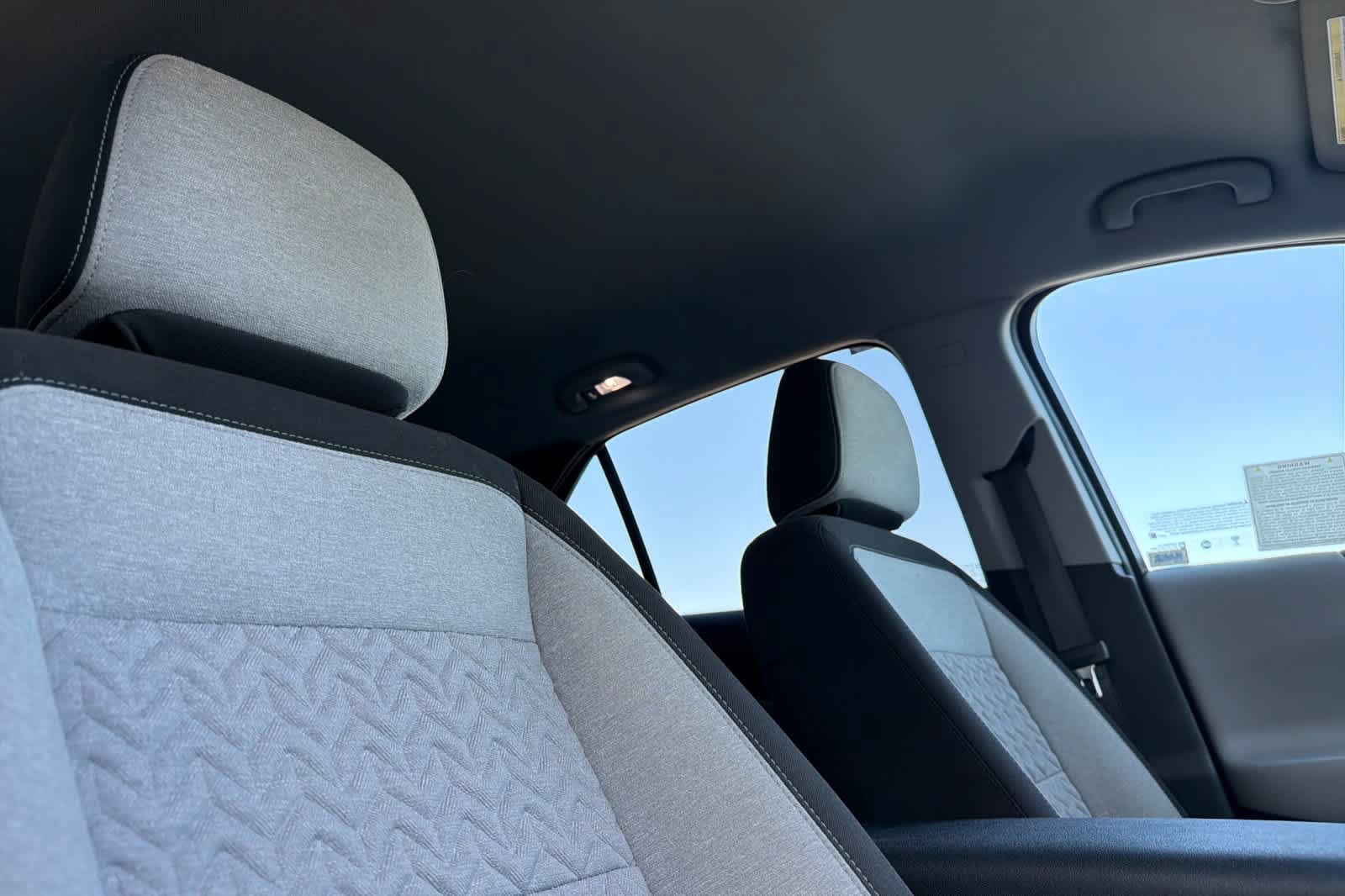 Used 2022 Chevrolet Equinox LT w/ LPO, Floor Liner Package FWD image 17
