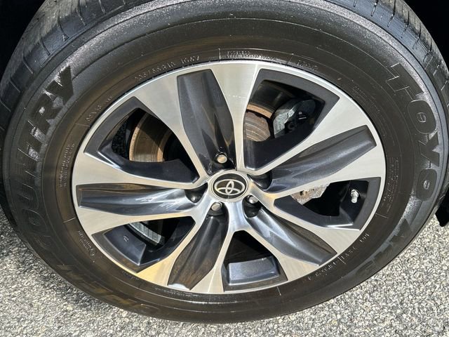 Used 2024 Toyota Highlander XLE image 13