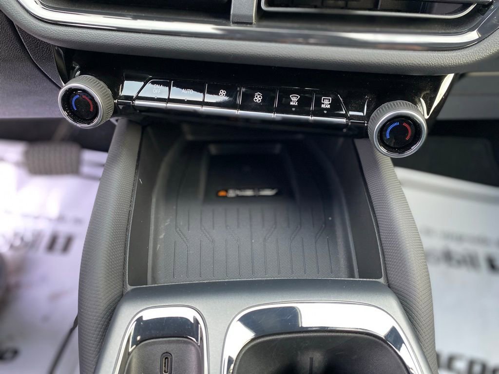 Used 2025 Chevrolet Equinox EV RS image 24