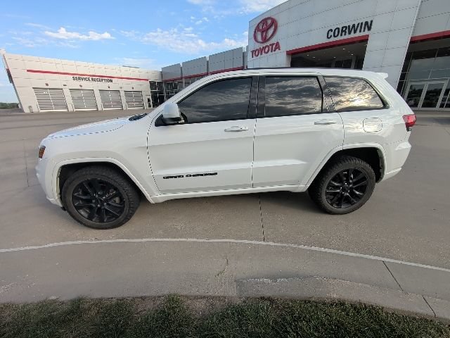 Used 2017 Jeep Grand Cherokee Altitude AWD/4WD image 7