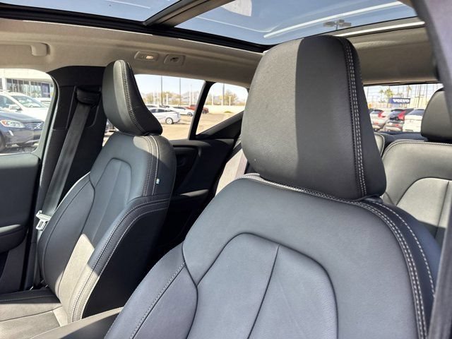 Certified 2025 Volvo XC40 B5 Core w/ Protection Package Premier AWD/4WD image 16