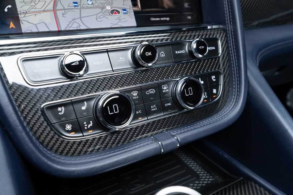 Used 2022 Bentley Bentayga AWD/4WD image 37