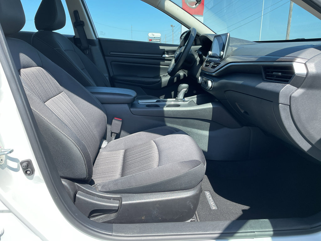 Used 2025 Nissan Altima 2.5 SV FWD image 23