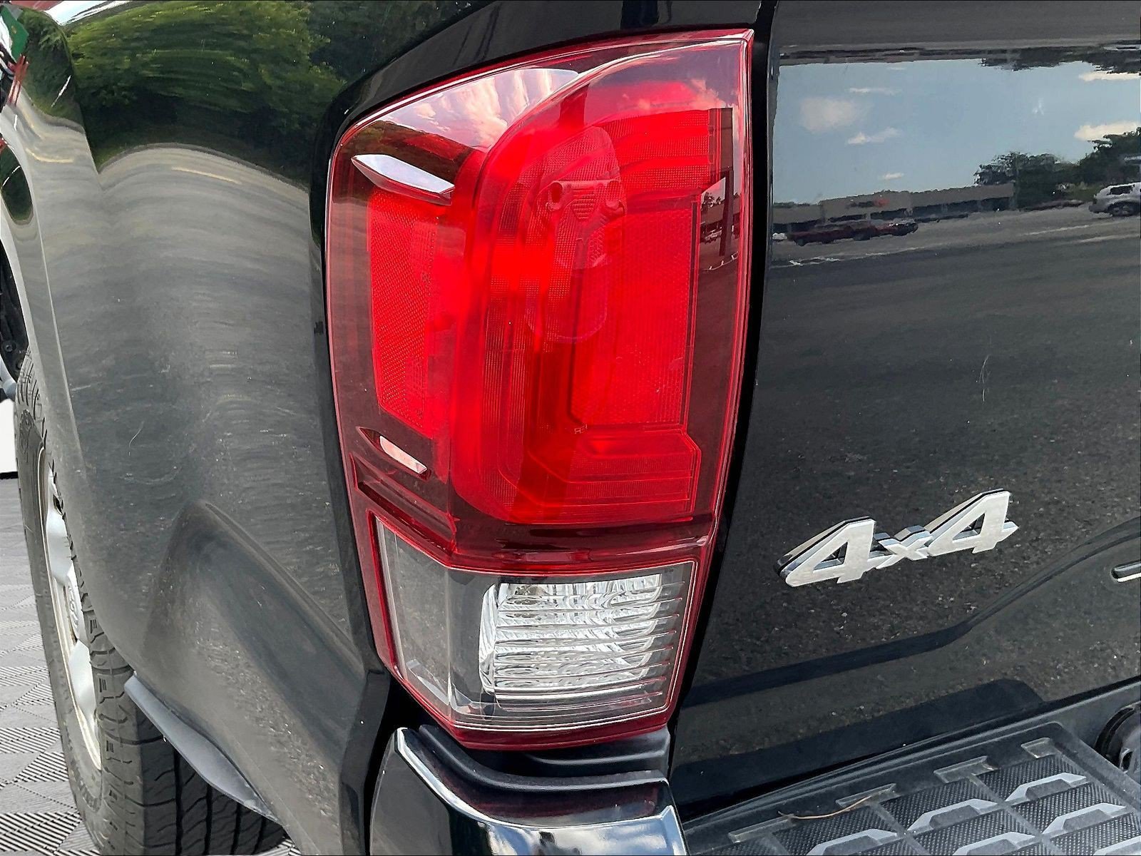 Used 2023 Toyota Tacoma SR AWD/4WD image 23