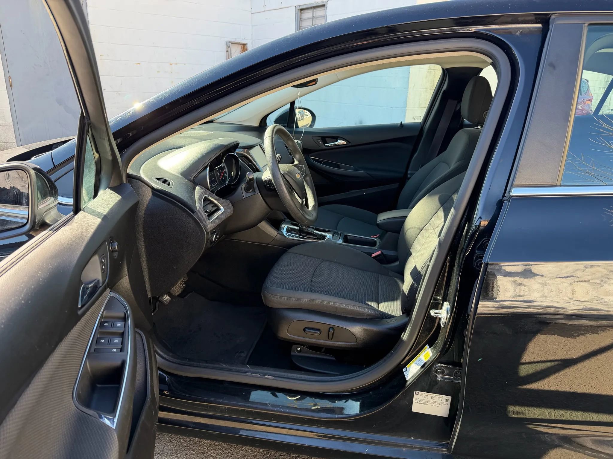 Used 2017 Chevrolet Cruze LT w/ Convenience Package image 23