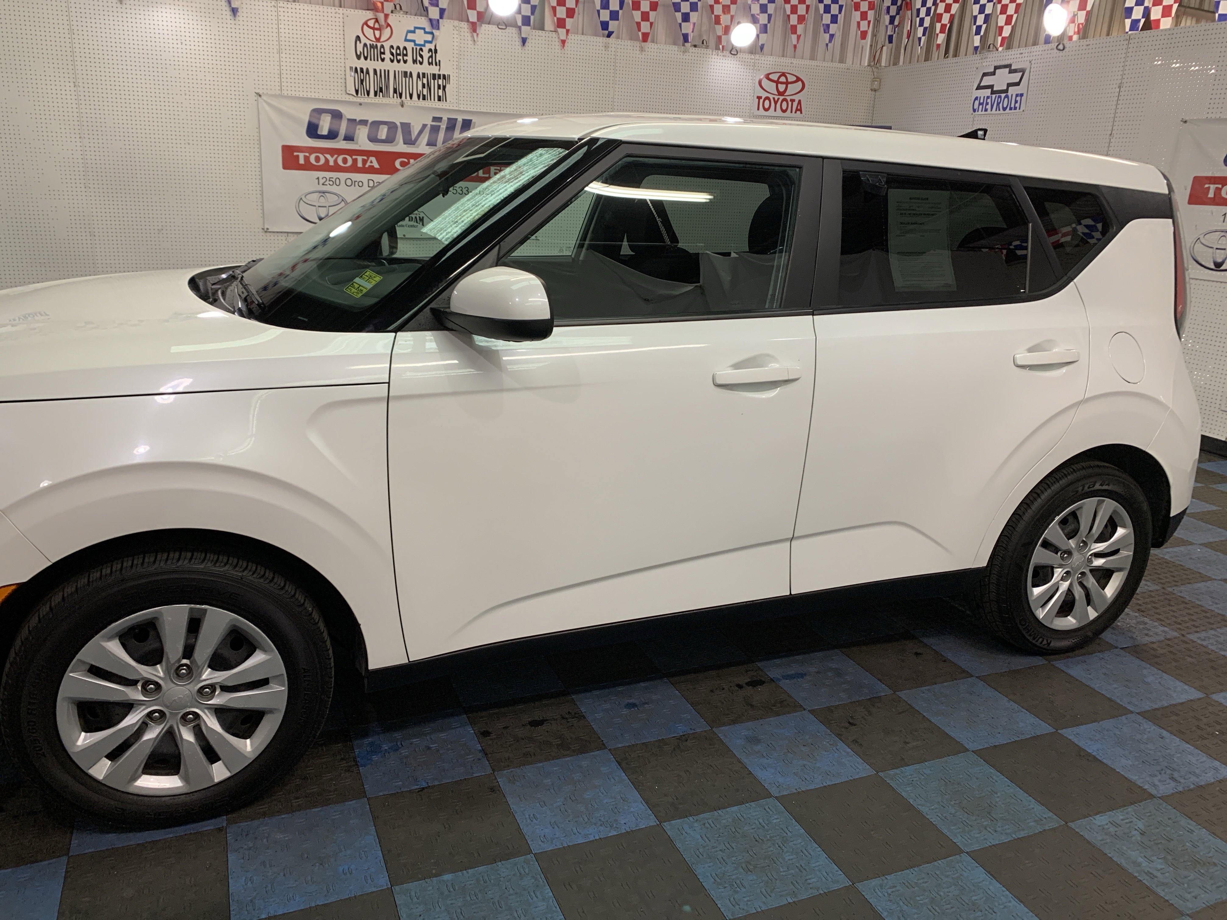 Used 2023 Kia Soul LX image 2