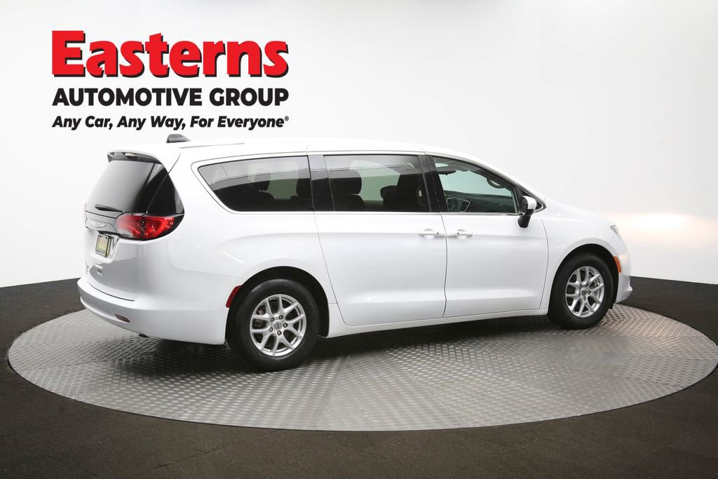Used 2023 Chrysler Voyager LX image 42