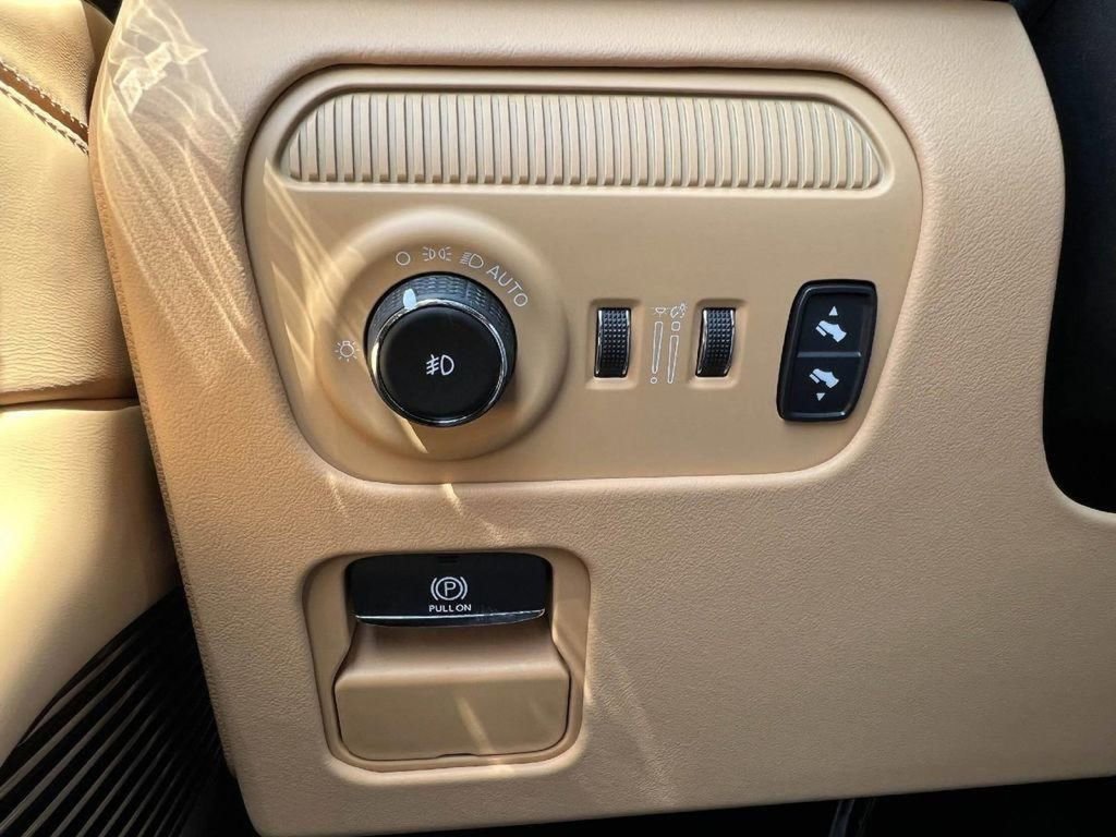 New 2023 Jeep Grand Wagoneer Series III AWD/4WD image 33