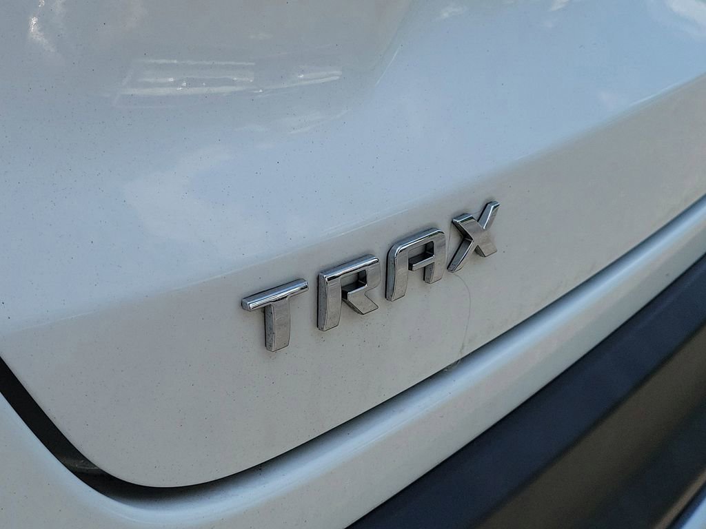 Used 2024 Chevrolet Trax LT w/ Sunroof Package FWD image 5