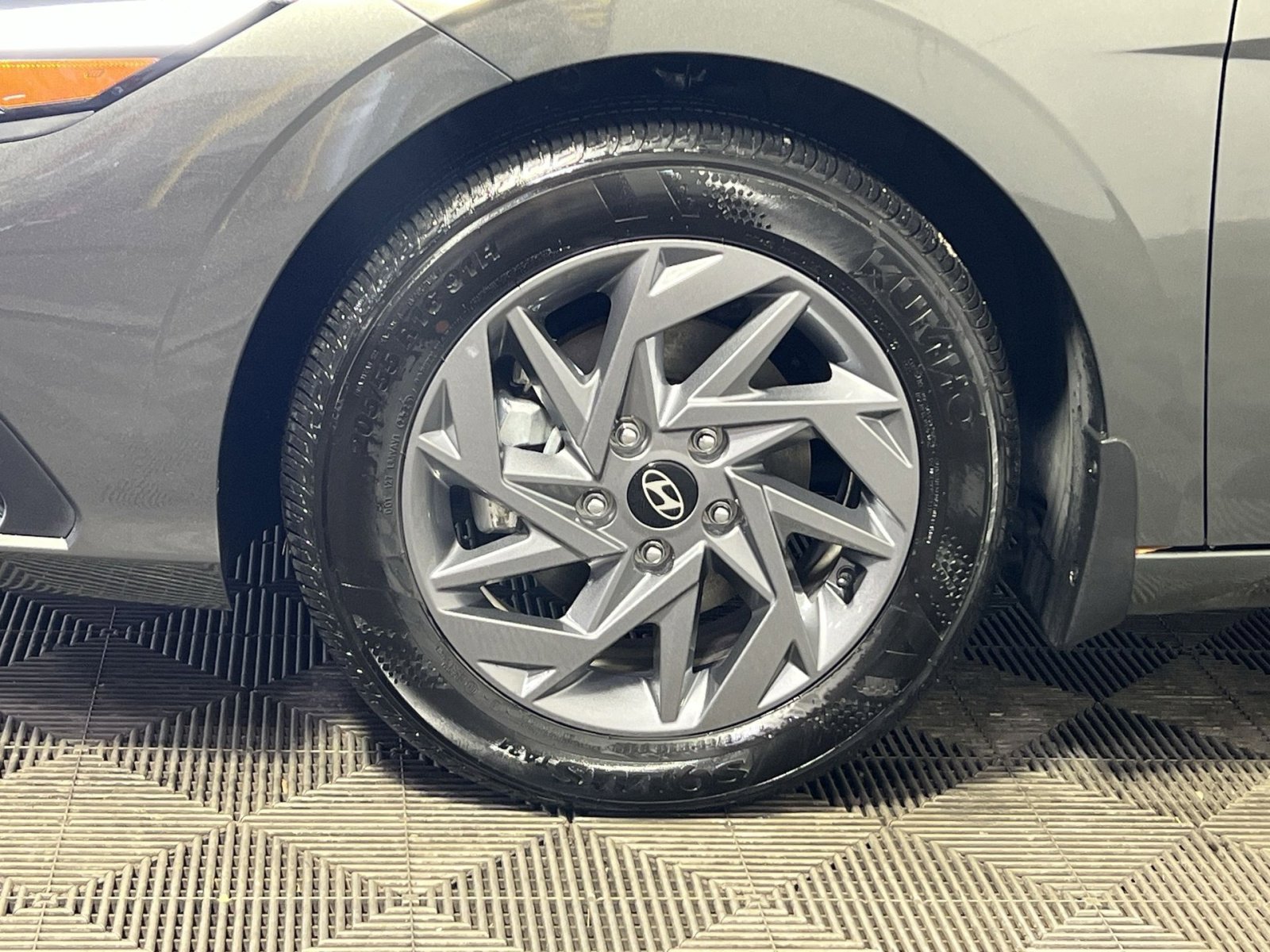 Used 2025 Hyundai Elantra Blue image 12