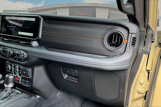 Used 2025 Jeep Gladiator Mojave w/ Convenience Group image 16