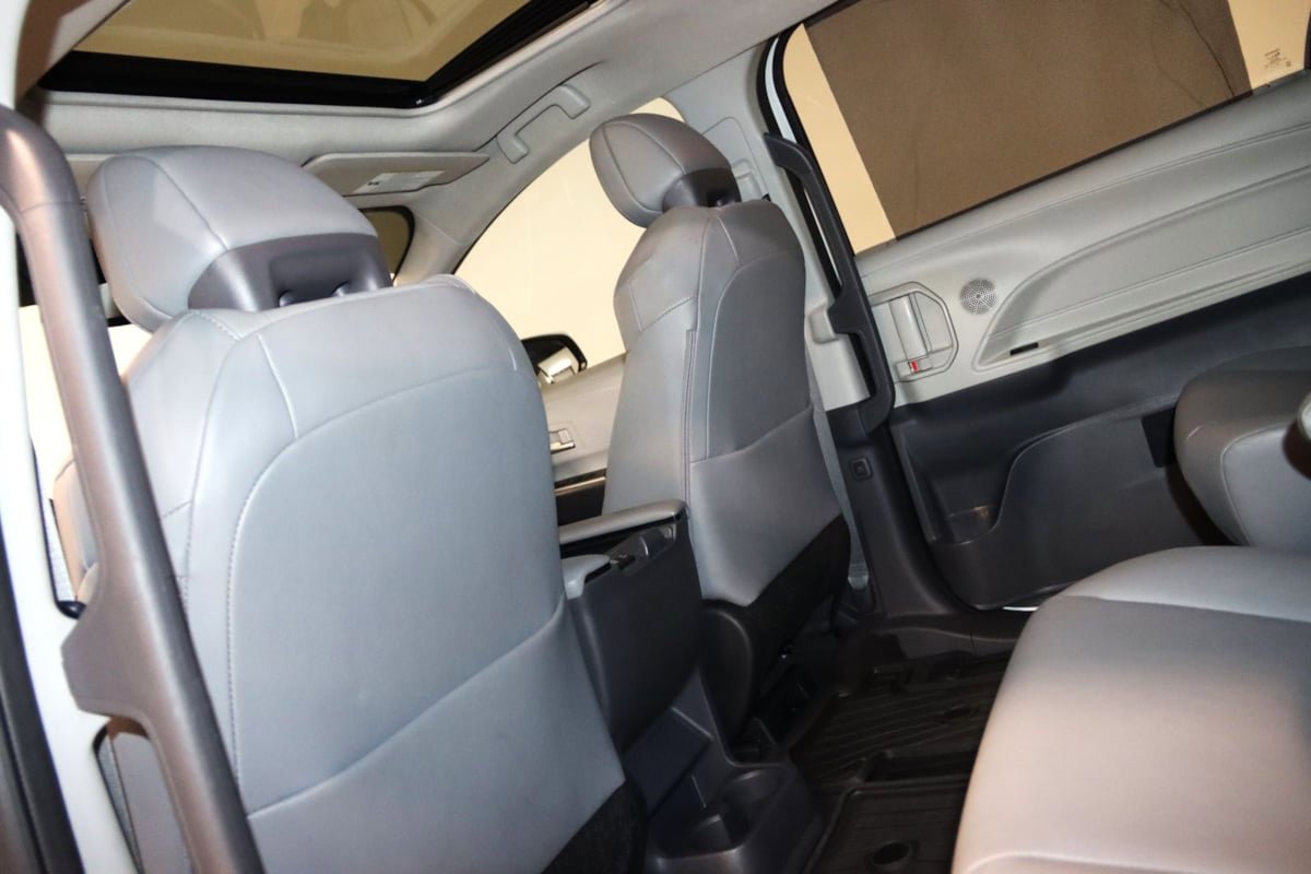 Used 2023 Toyota Sienna XLE FWD image 53