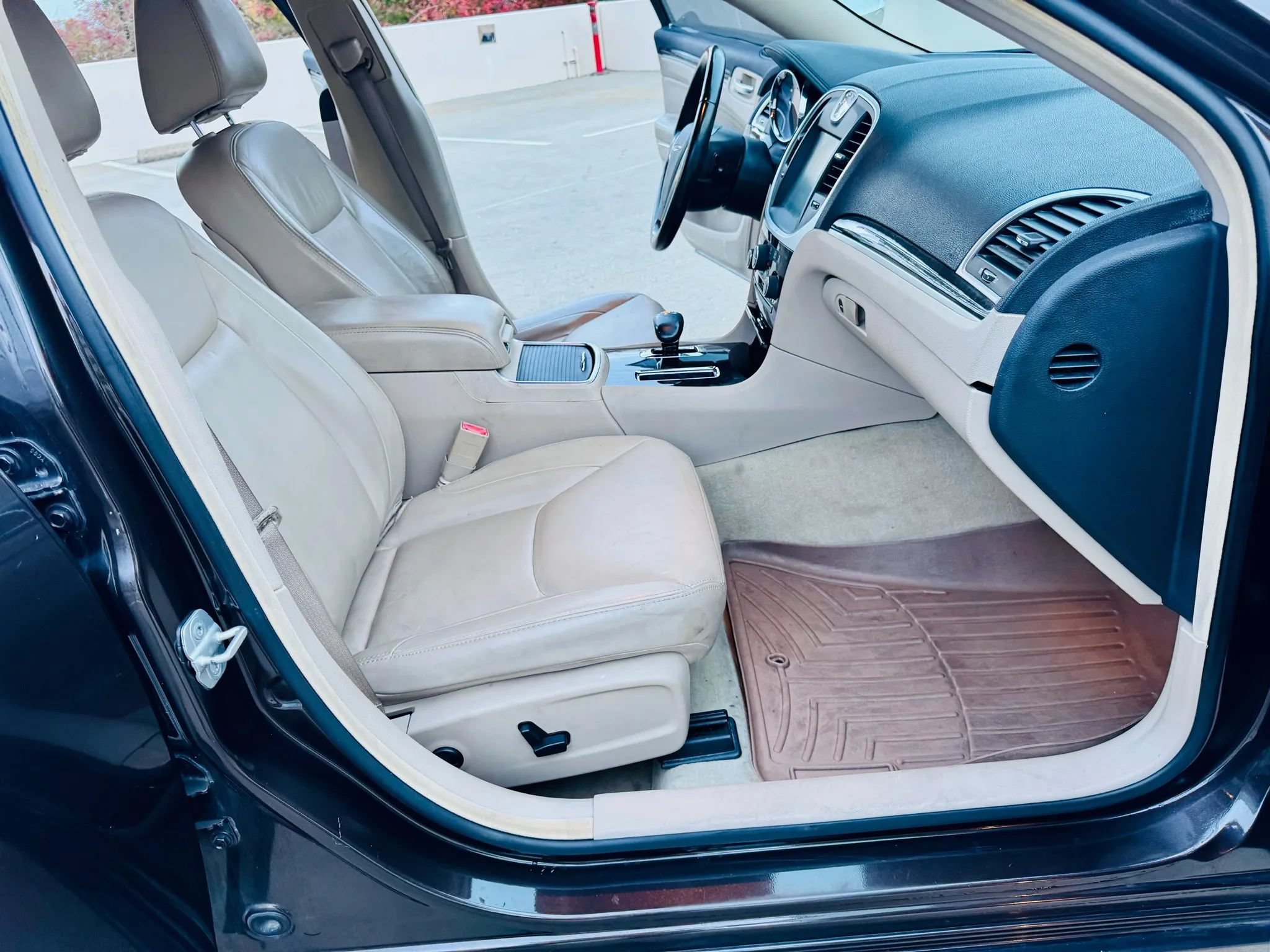 Used 2012 Chrysler 300 Limited RWD image 21