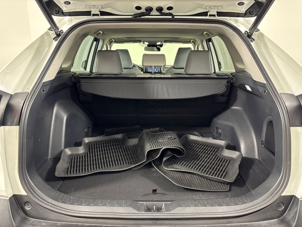 Certified 2022 Toyota RAV4 XLE Premium AWD/4WD image 32