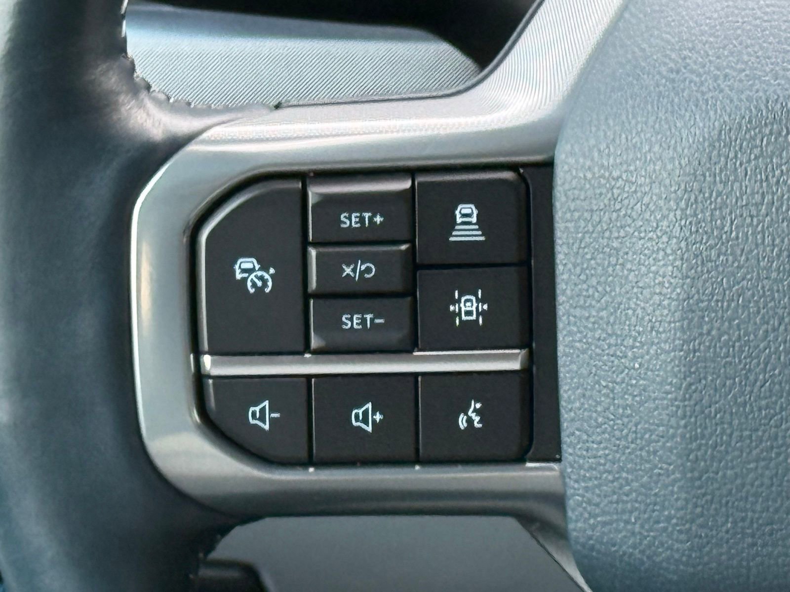 Used 2023 Ford F450 Limited w/ FX4 Off-Road Package image 34