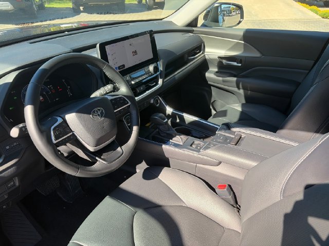 Used 2024 Toyota Grand Highlander AWD Hybrid image 23
