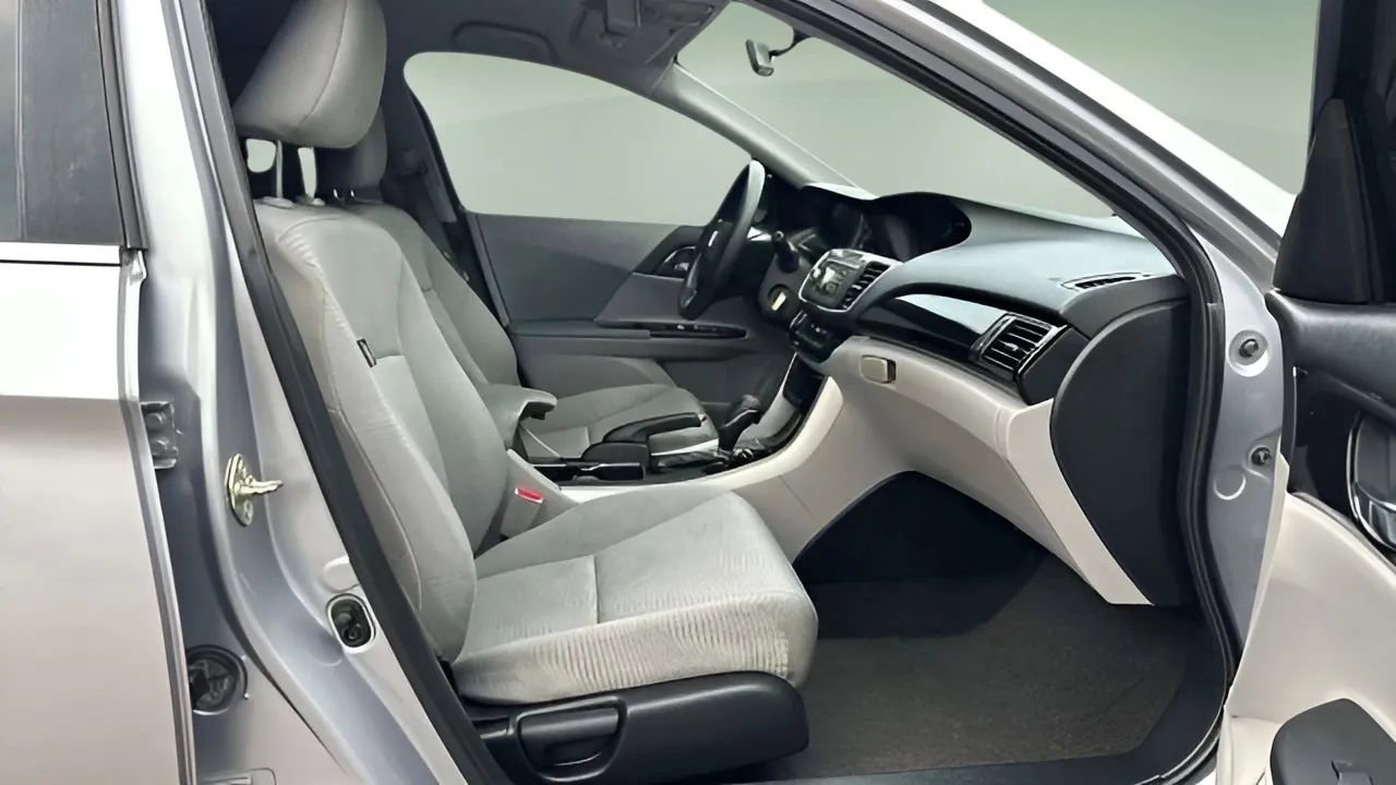 Used 2017 Honda Accord LX image 32