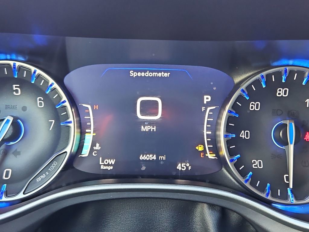 Used 2024 Chrysler Pacifica Touring-L image 13