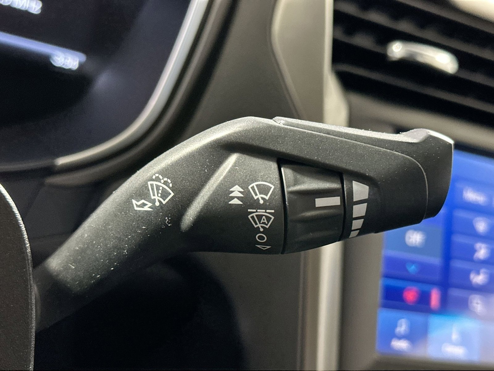 Used 2019 Ford Fusion SEL image 28