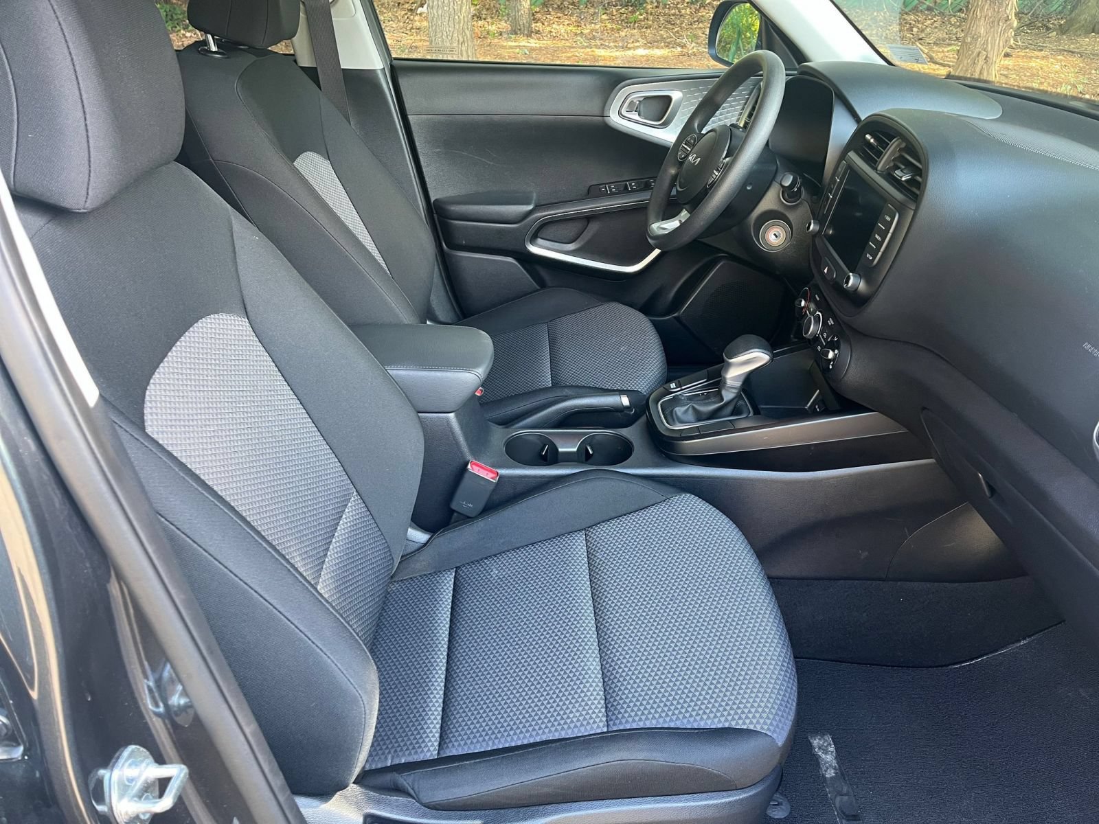 Used 2025 Kia Soul LX w/ LX Technology Package FWD image 33