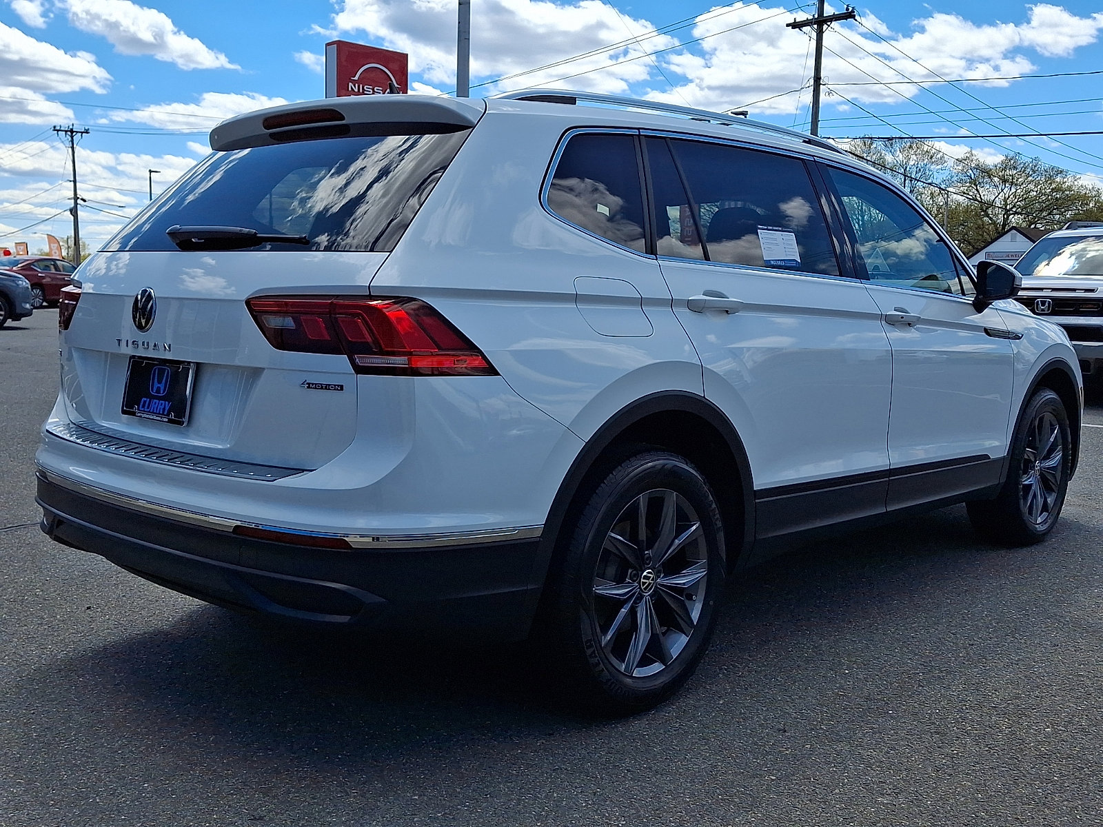 Used 2023 Volkswagen Tiguan SE AWD/4WD image 4