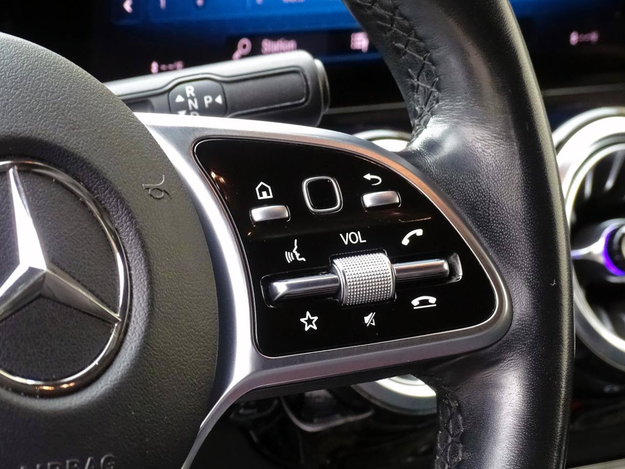 Used 2023 Mercedes-Benz GLA 250 4MATIC w/ Premium Package image 16