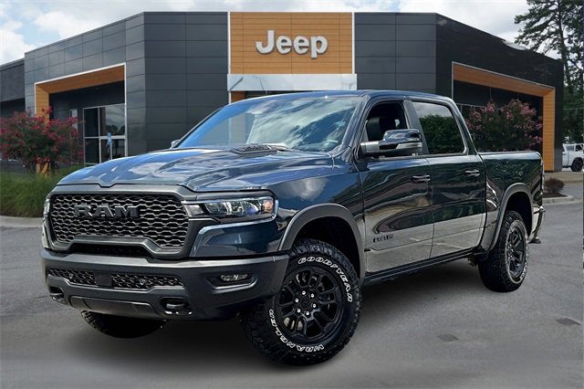 New 2025 Jeep Grand Cherokee Altitude image 1