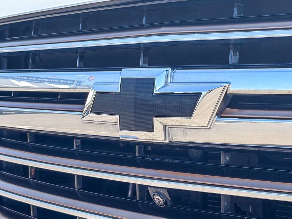 Used 2021 Chevrolet Suburban High Country w/ Premium Package AWD/4WD image 13