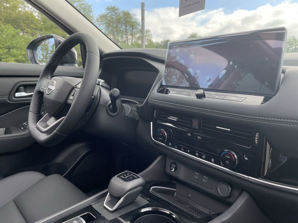 Certified 2025 Nissan Rogue SL w/ Tech Package AWD/4WD image 20
