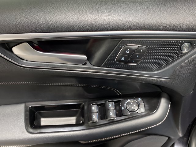 Used 2019 Ford Edge Titanium w/ Equipment Group 301A AWD/4WD image 10