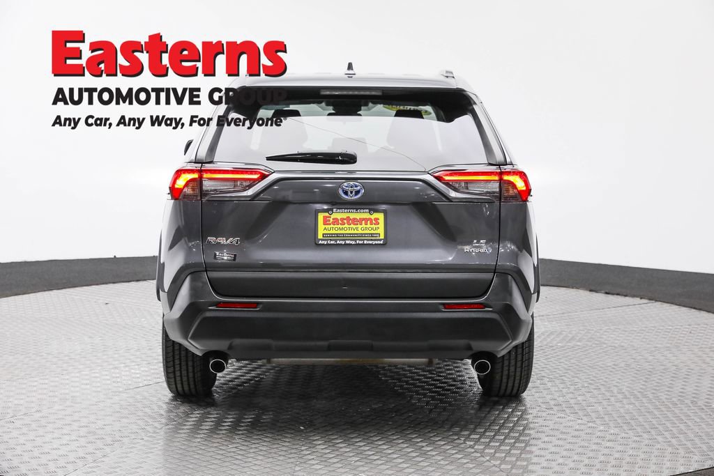 Used 2021 Toyota RAV4 LE image 6