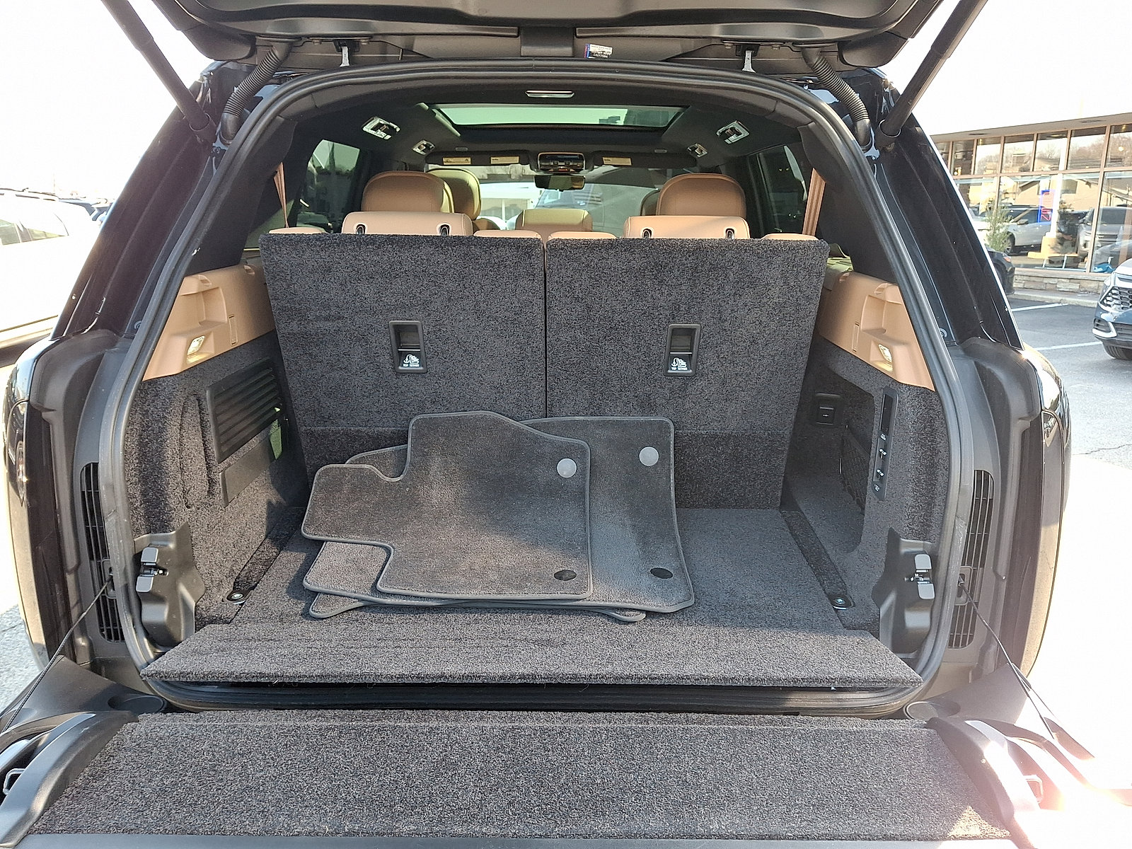 Used 2025 Land Rover Range Rover Long Wheelbase SE image 13