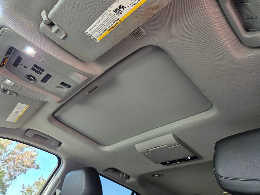 Used 2019 Cadillac Escalade Premium Luxury w/ Escalade Sport Edition AWD/4WD image 13