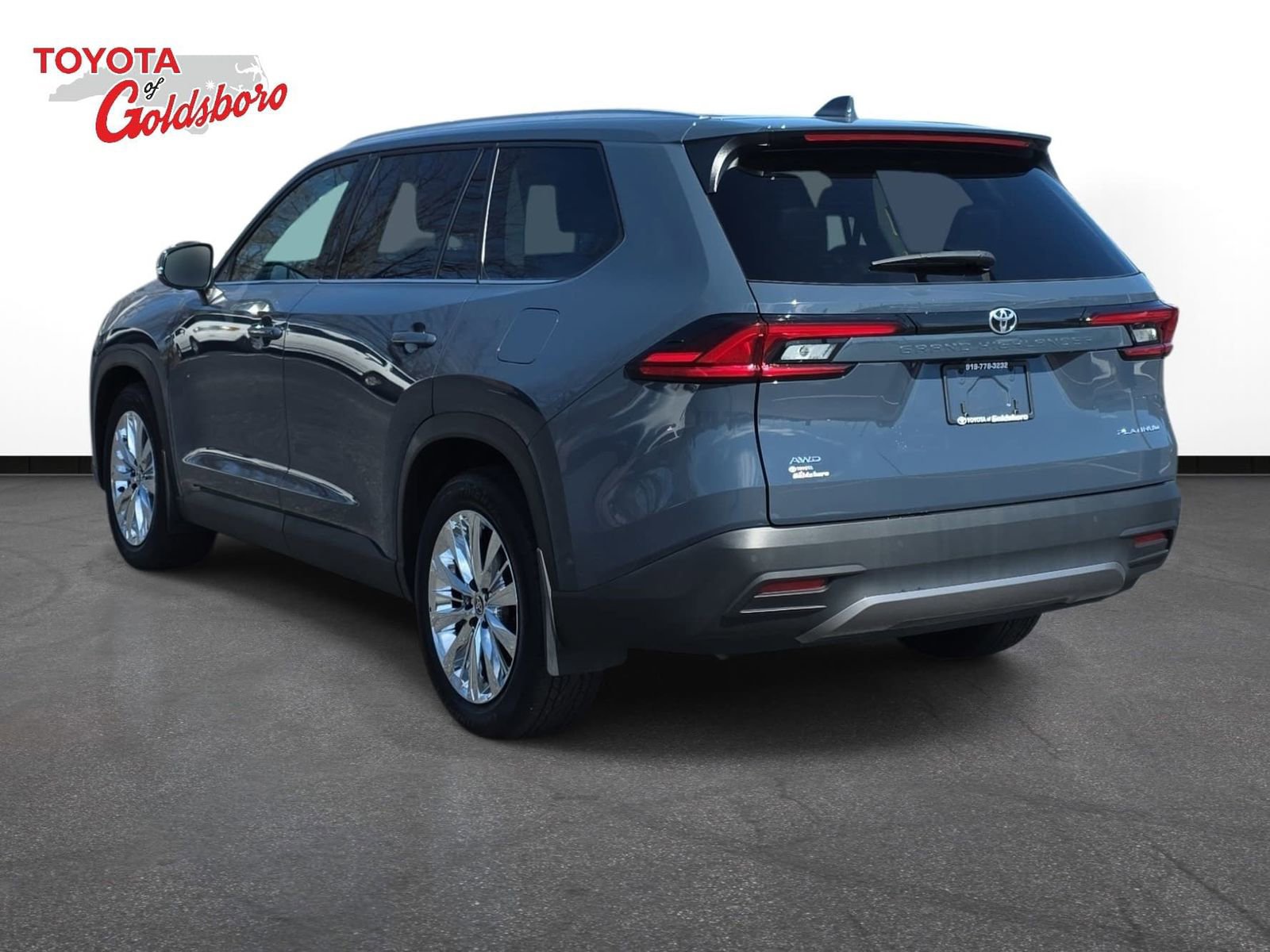 Used 2025 Toyota Grand Highlander AWD image 7