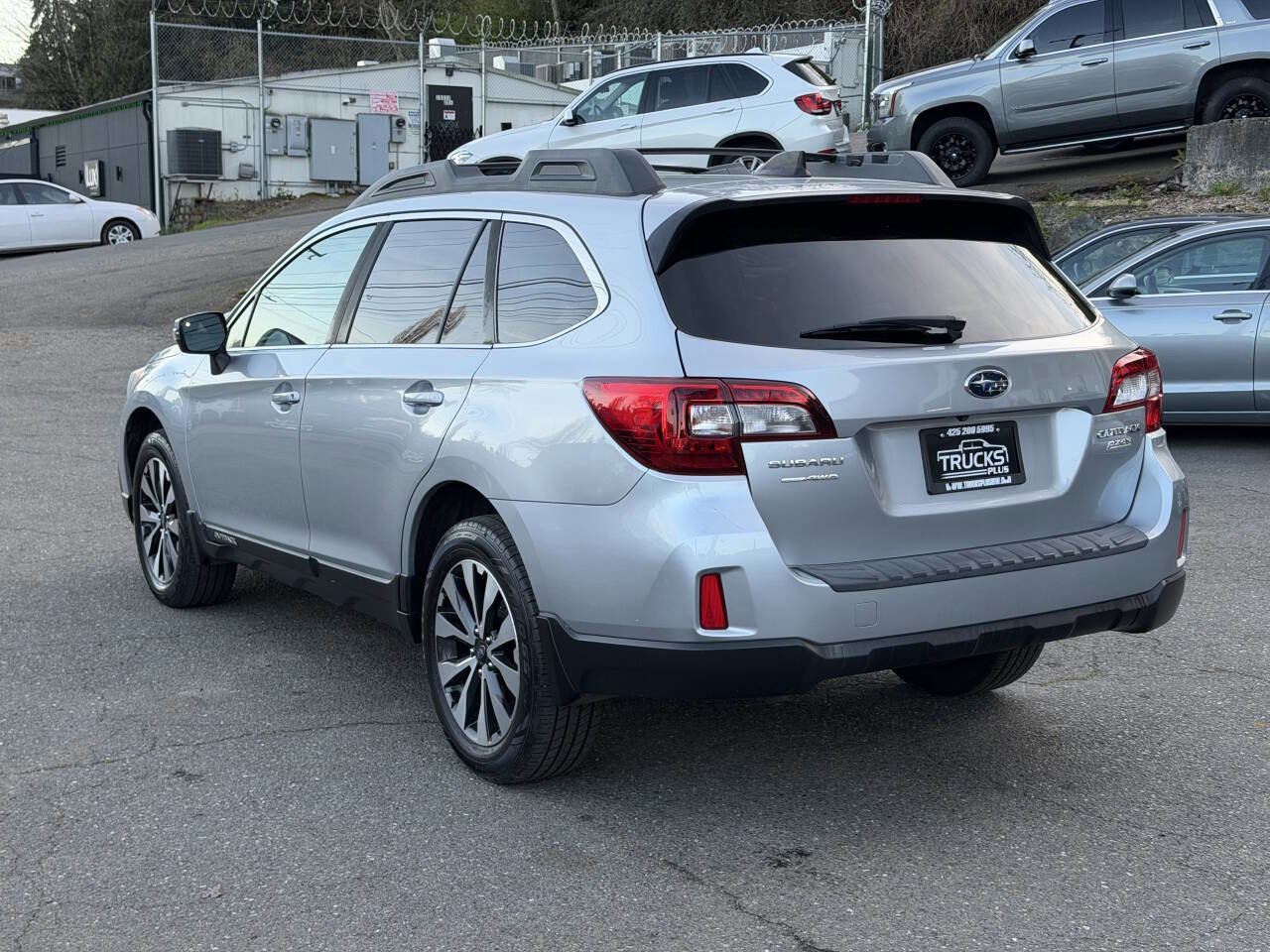 Used 2017 Subaru Outback 2.5i Limited w/ Popular Package #5 image 8