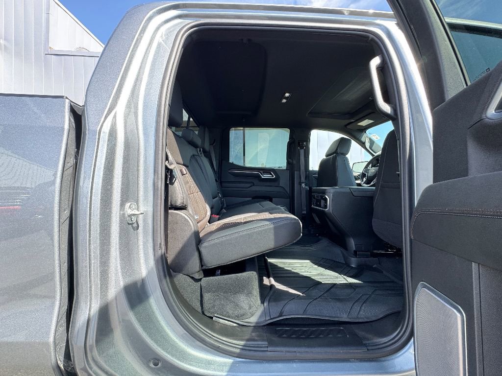 Used 2025 Chevrolet Silverado 1500 High Country image 13