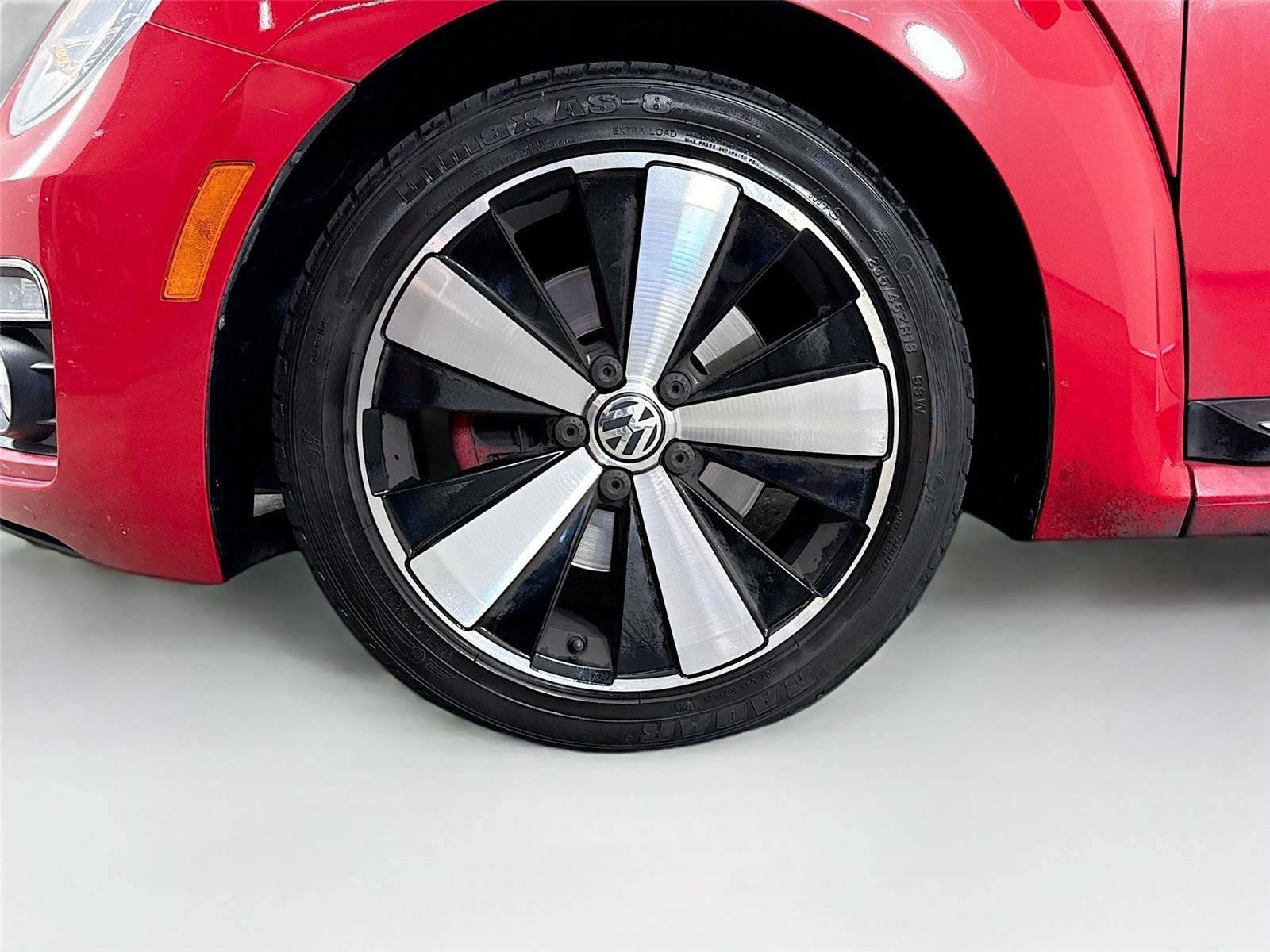 Used 2015 Volkswagen Beetle R-Line FWD image 5