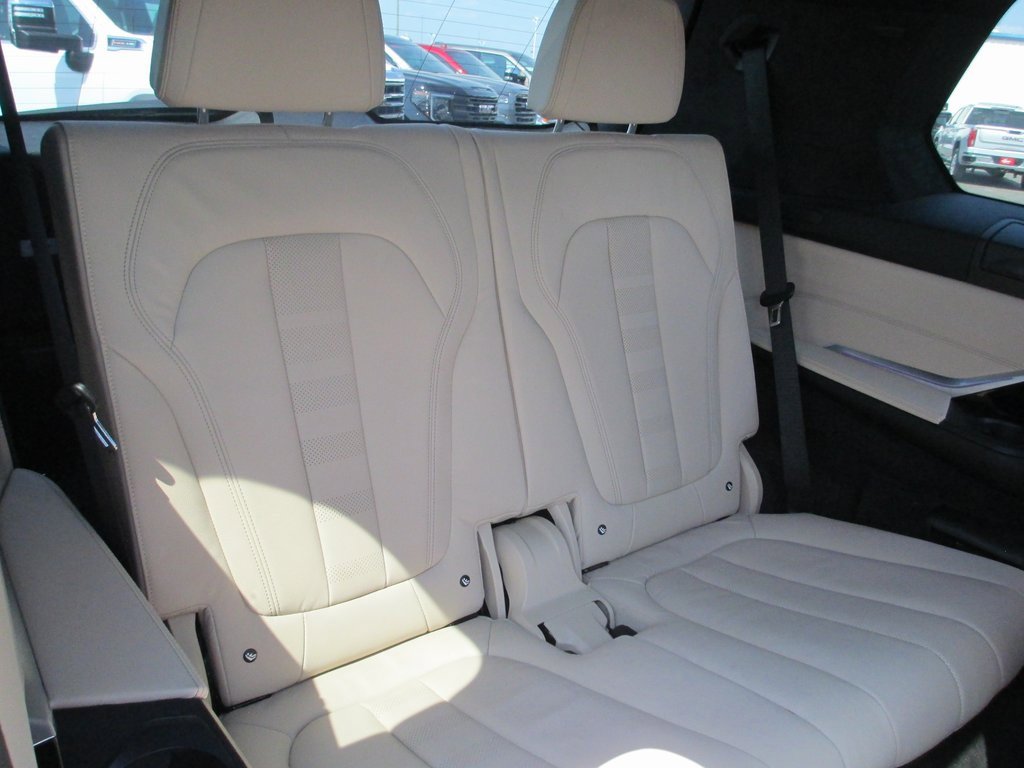 Used 2022 BMW X7 xDrive40i w/ Premium Package image 22
