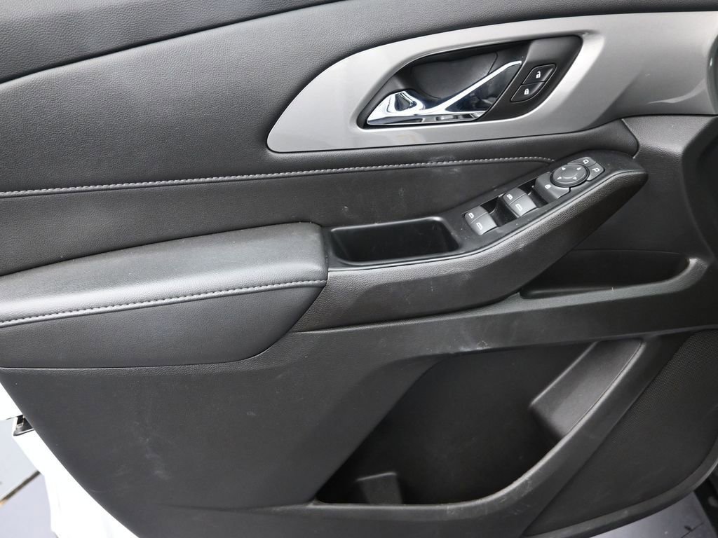 Used 2023 Chevrolet Traverse LT image 12