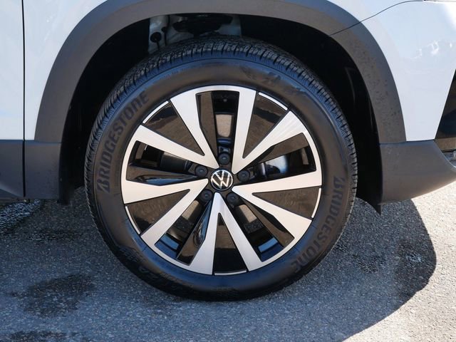 Certified 2023 Volkswagen Taos SE w/ Panoramic Sunroof Package image 9